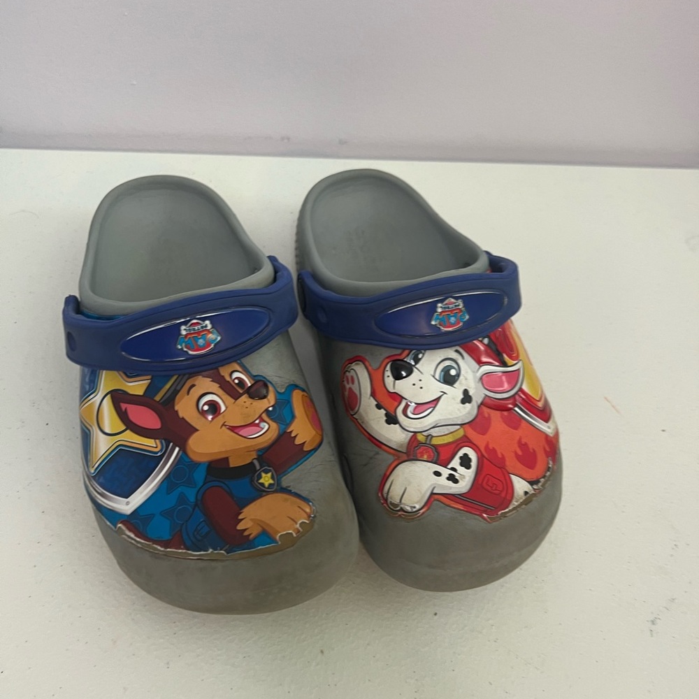 Size 13 paw patrol crocs - Picture 3 of 4